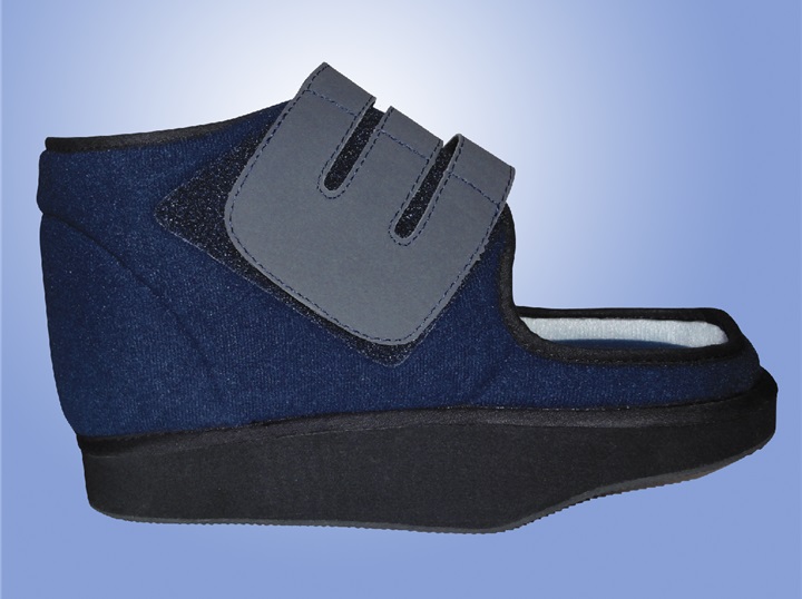Shoes: hallux valgus, plaster-cast 